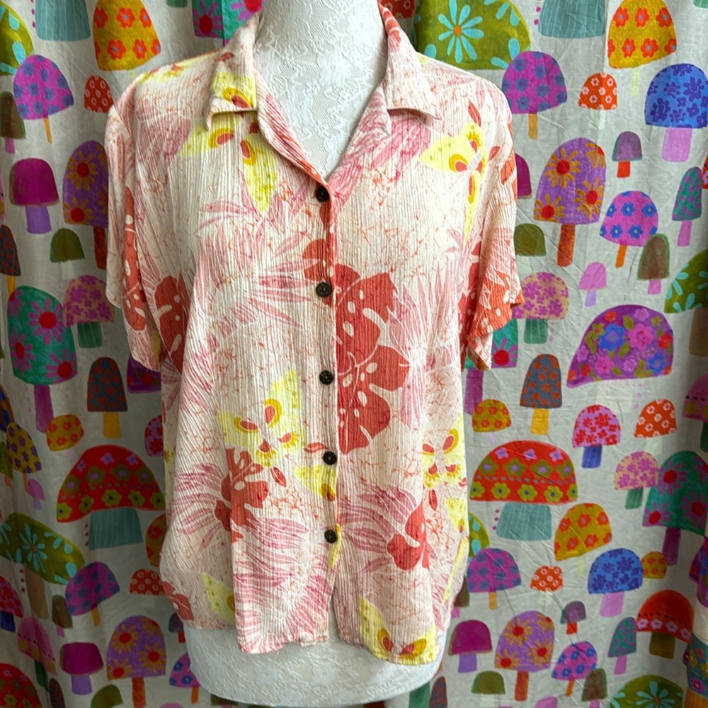 Bishop St. Apparel Tropical Print Short Sleeve Button Down Blouse. XL